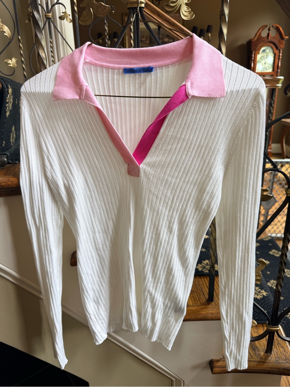J.McLaughlin Ribbed Collared V neck sweater. White/Pink.Suze M EUC